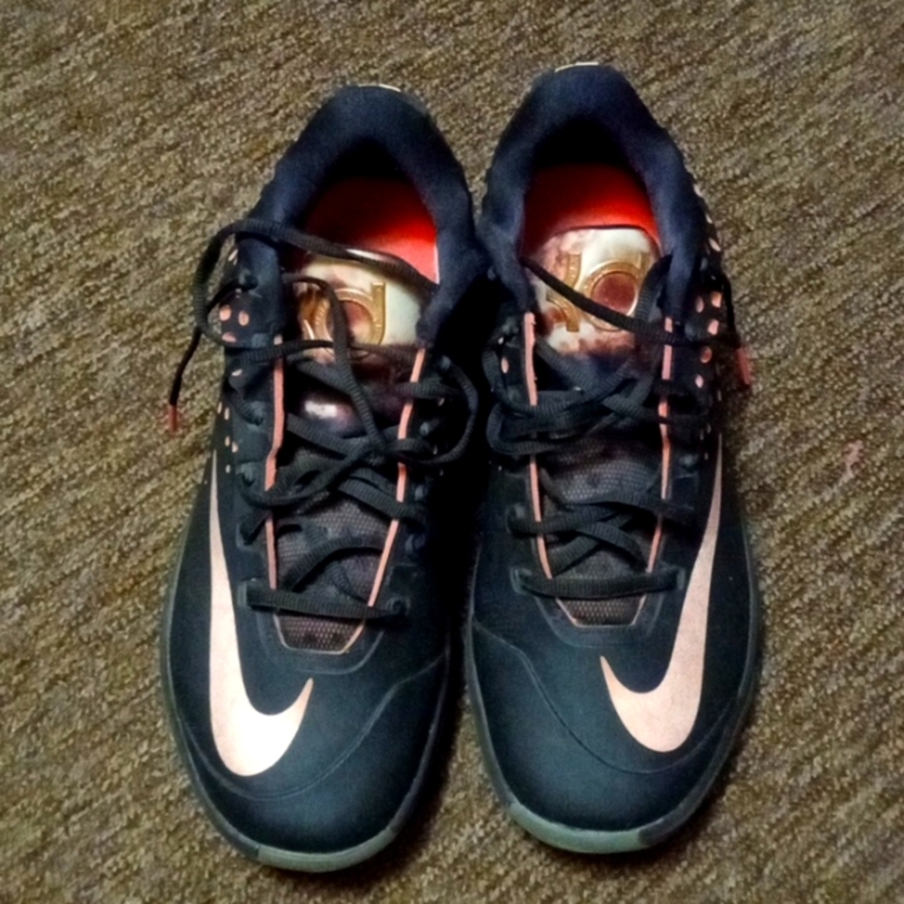 9 1/2 black and pink Kevin durants Nike zooms